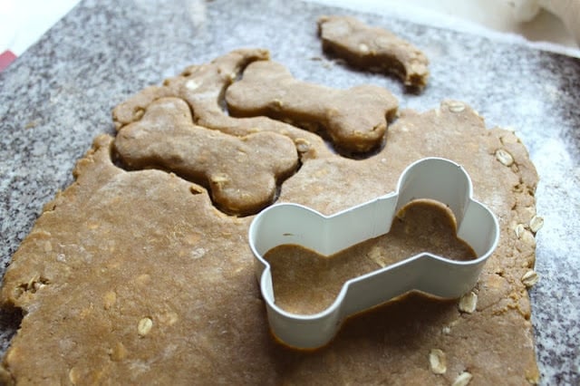 Peanut Butter and Oats Dog Bone Biscuits