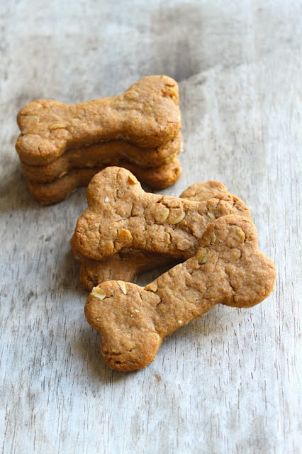 Peanut Butter and Oats Dog Bone Biscuits