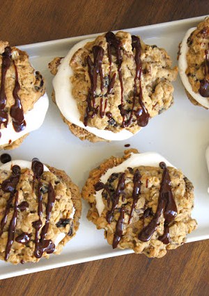Oatmeal moon pie