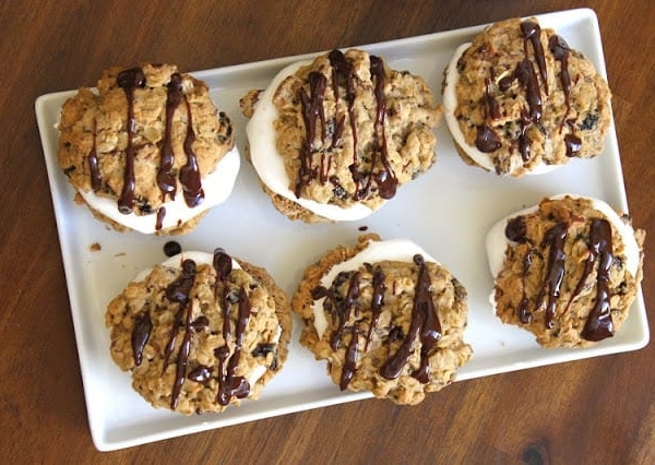 Oatmeal moon pie