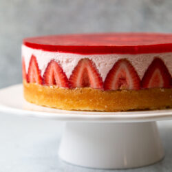 fresh strawberry yogurt mousse cake