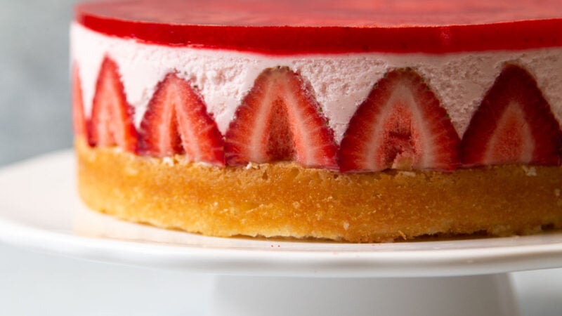 fresh strawberry yogurt mousse cake