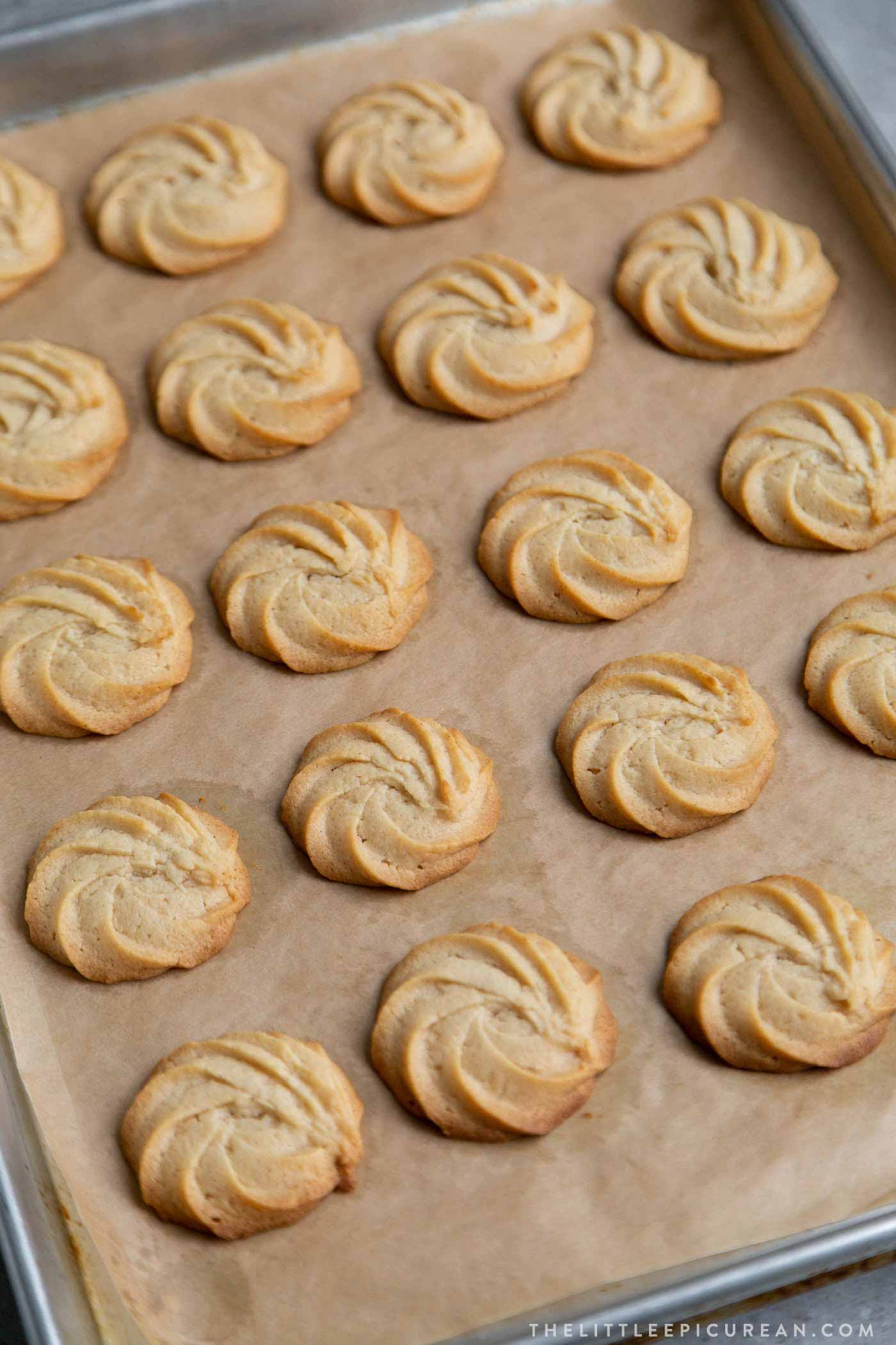 Piped Vanilla Malt Cookies