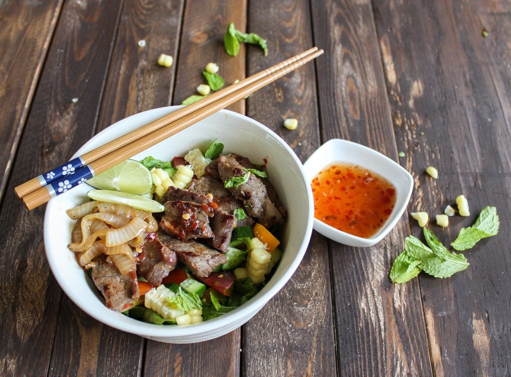 asian summer salad with marinated steak