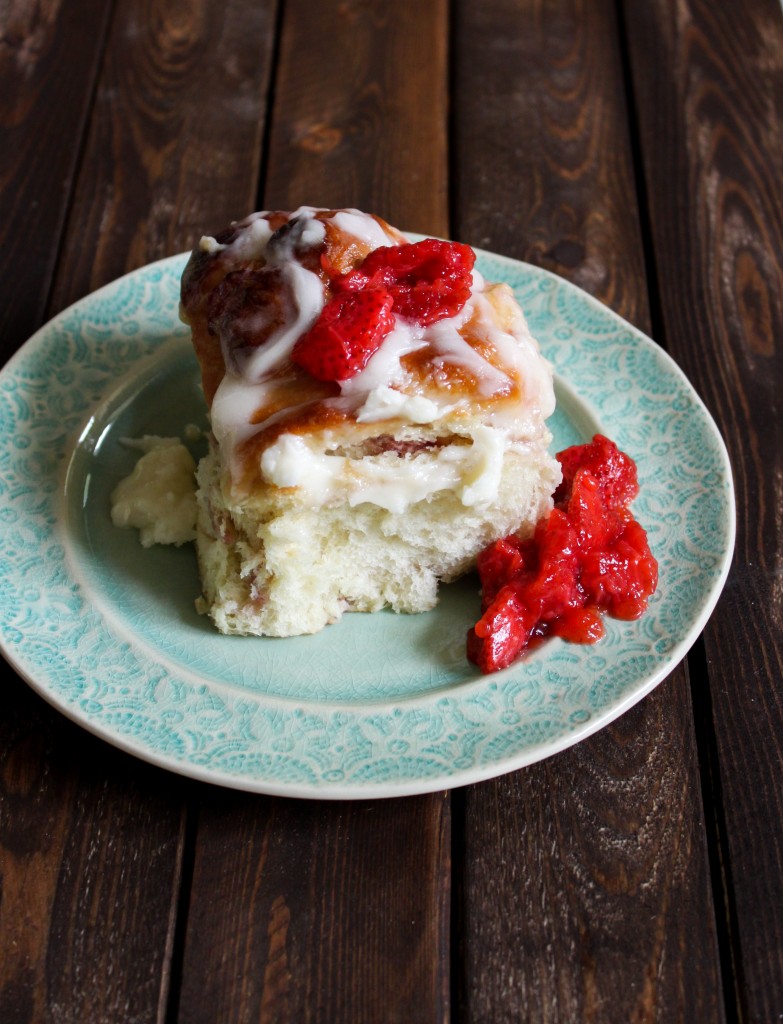 strawberry rolls with cream cheese 