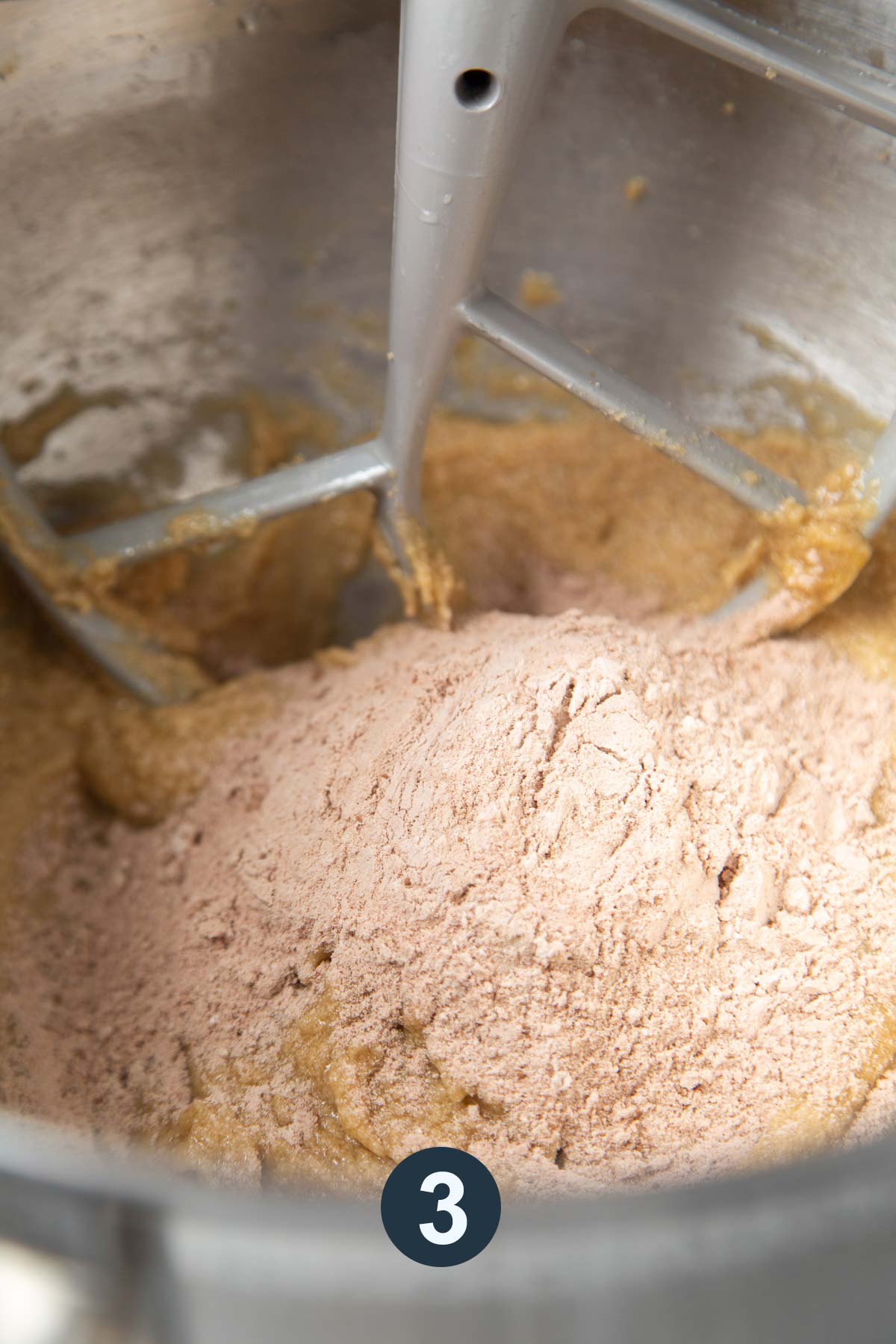 alternate adding flour mixture and wet ingredients to mixing bowl.