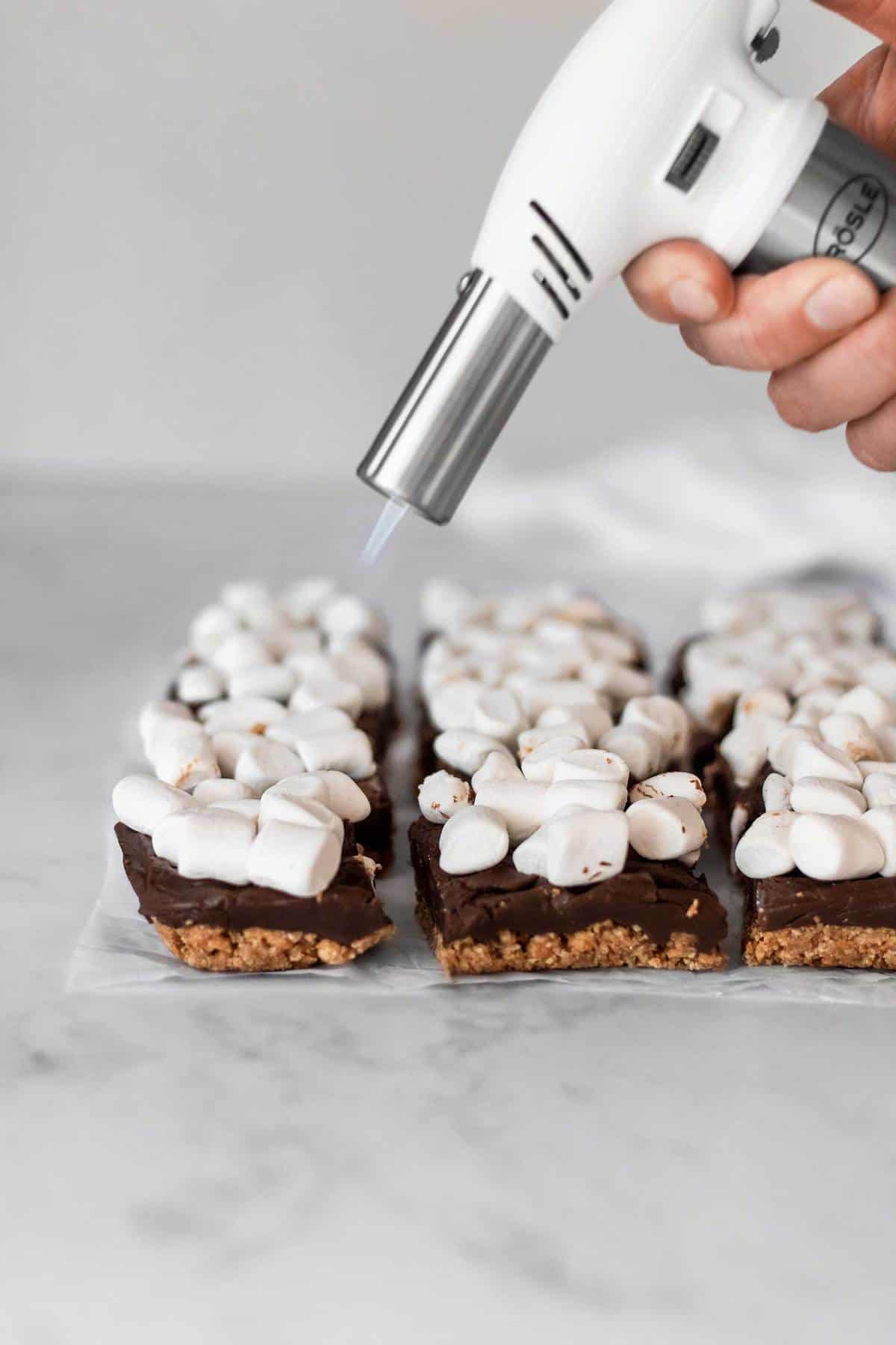 how to use kitchen torch for s'mores fudge bars