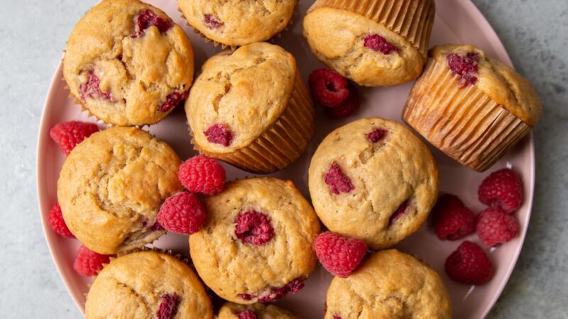 Banana buttermilk muffins with raspberries