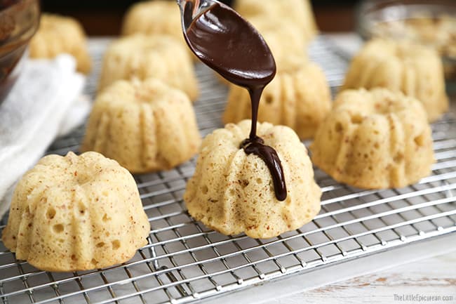 drizzle-chocolate-over-bundt-cake