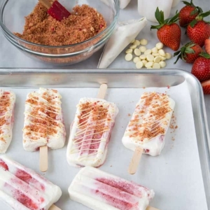 Strawberry Cheesecake Popsicles | The Little Epicurean