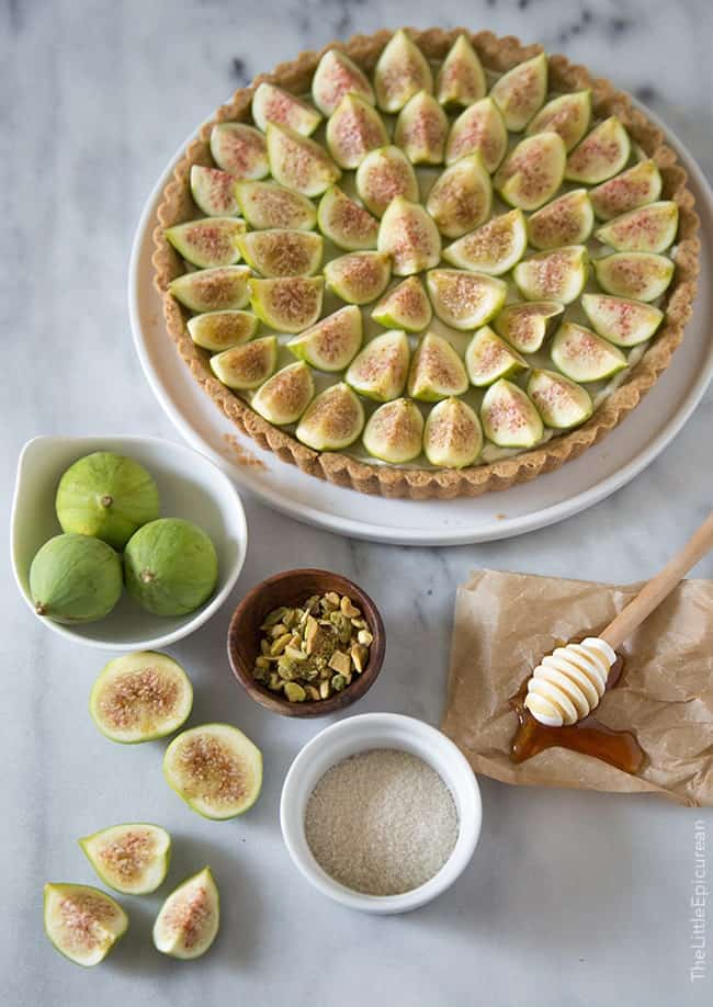 Fig Tart with honey and pistachios