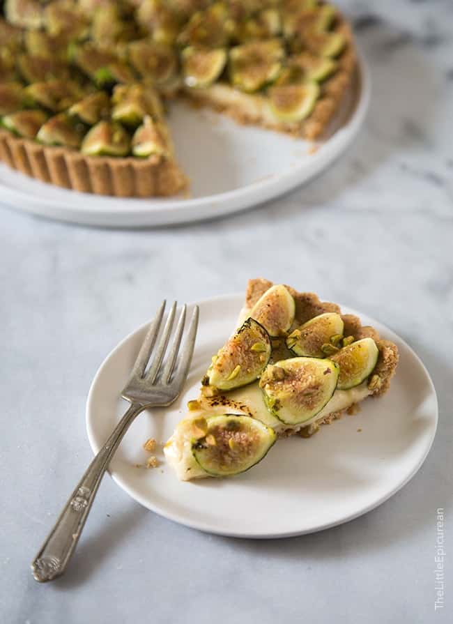 Fig Tart with honey and pistachios