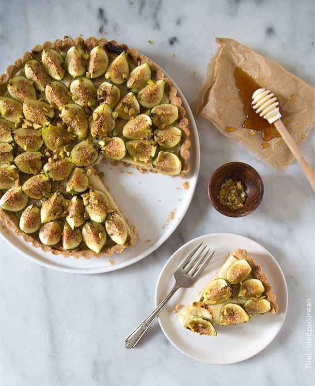 Fig Tart with honey and pistachios