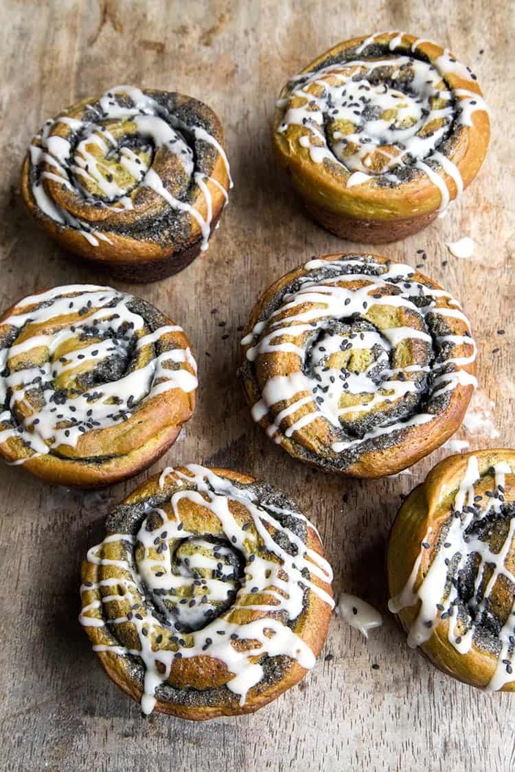 Matcha Black Sesame Rolls