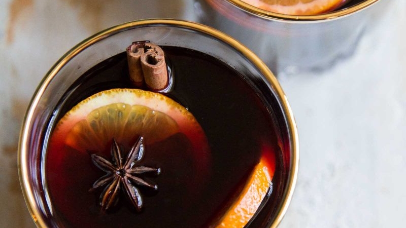 Orange Vanilla Mulled Wine