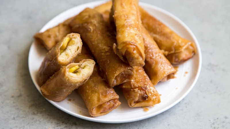 Turon (Filipino Fried Banana Roll)