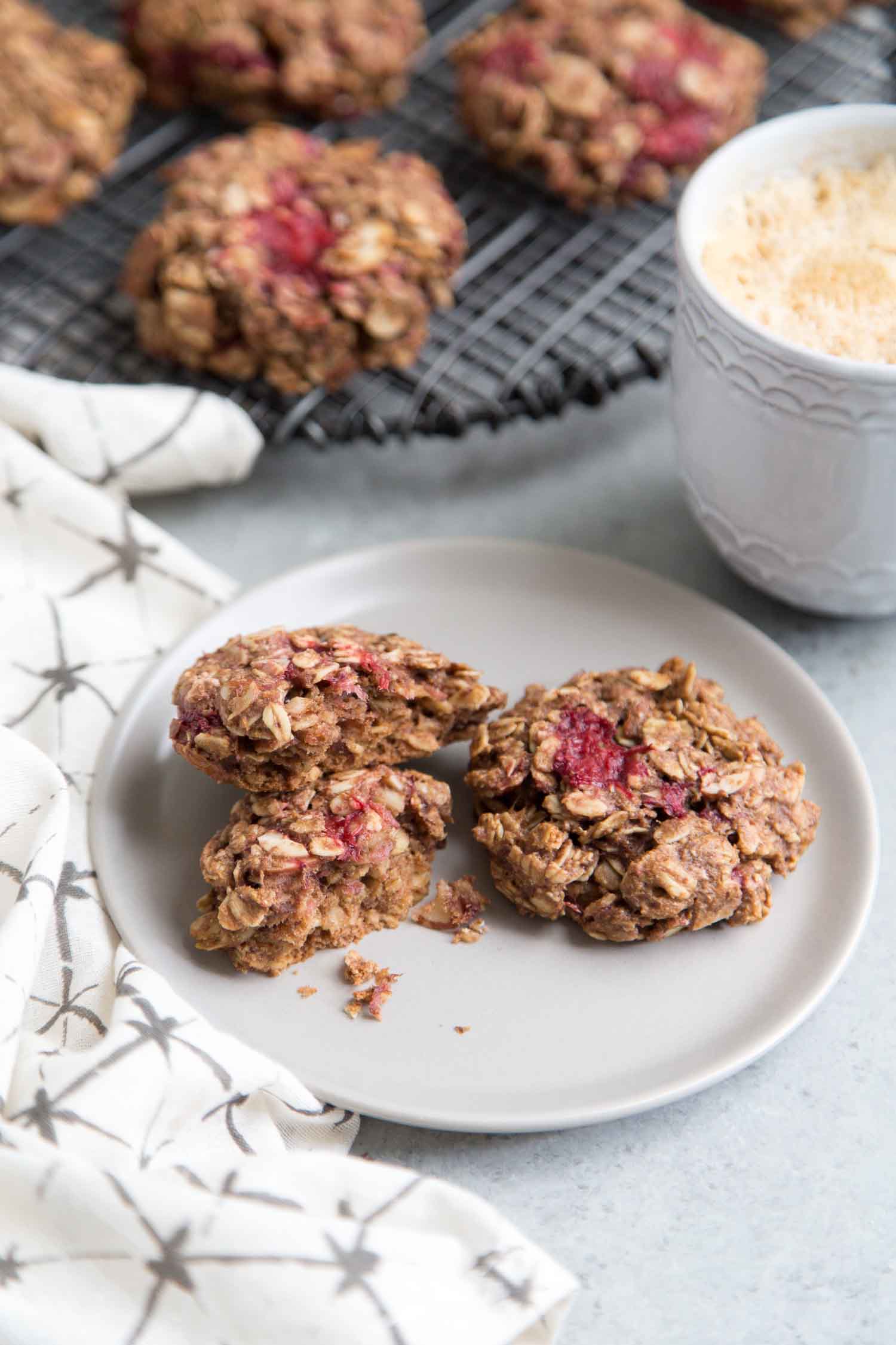 Vegan Strawberry Oatmeal Cookies