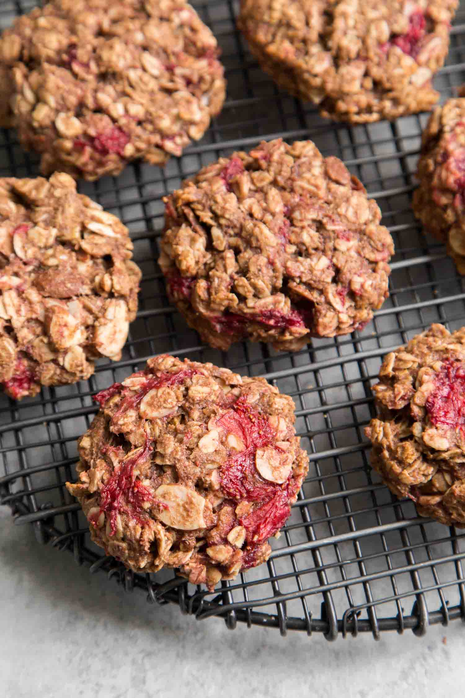 Vegan Strawberry Oatmeal Cookies