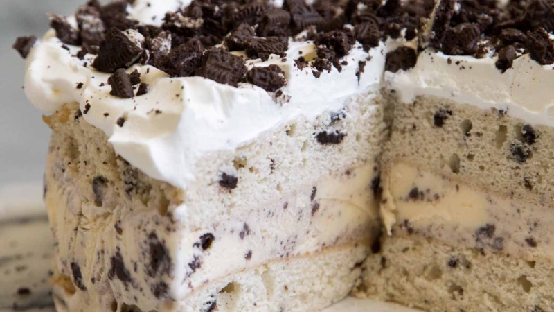 Cookies and Cream Ice Cream Cake