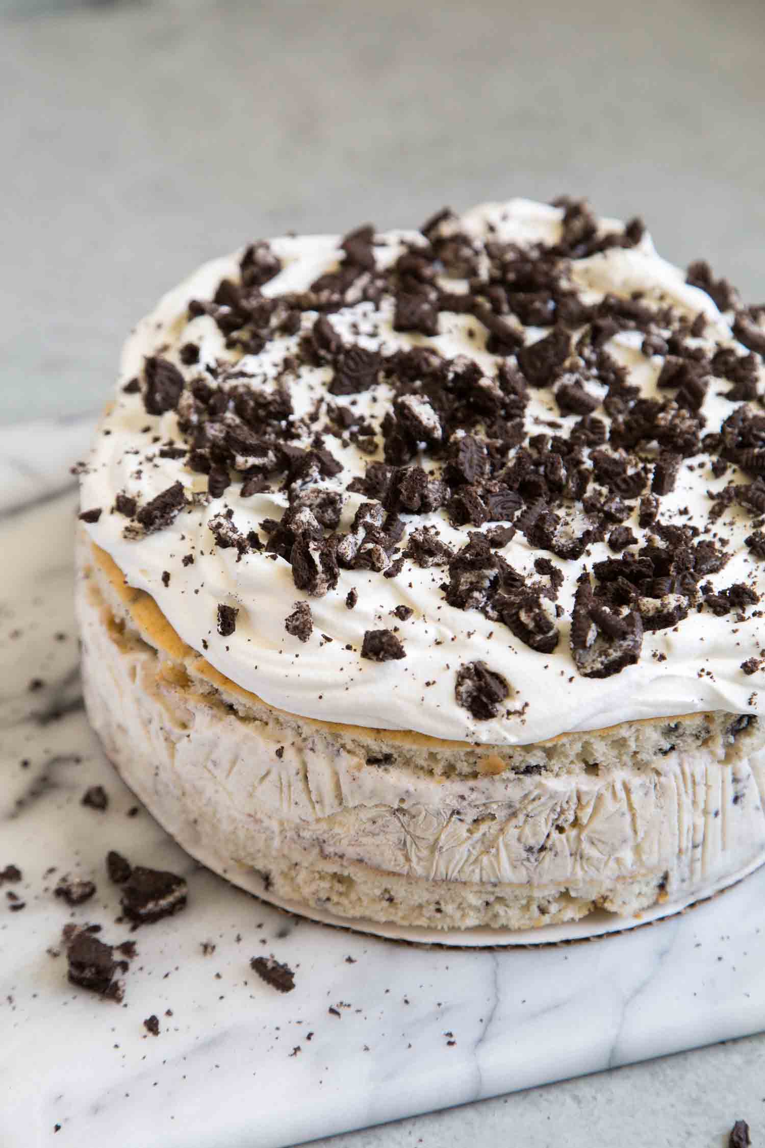 Gâteau glacé aux biscuits et à la crème