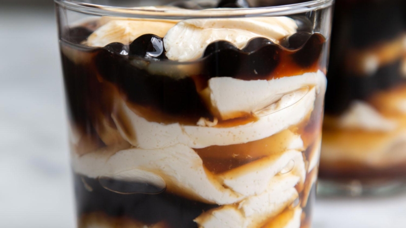 Taho. Layered sweet dessert consisting of silken tofu, arnibal, and tapioca balls