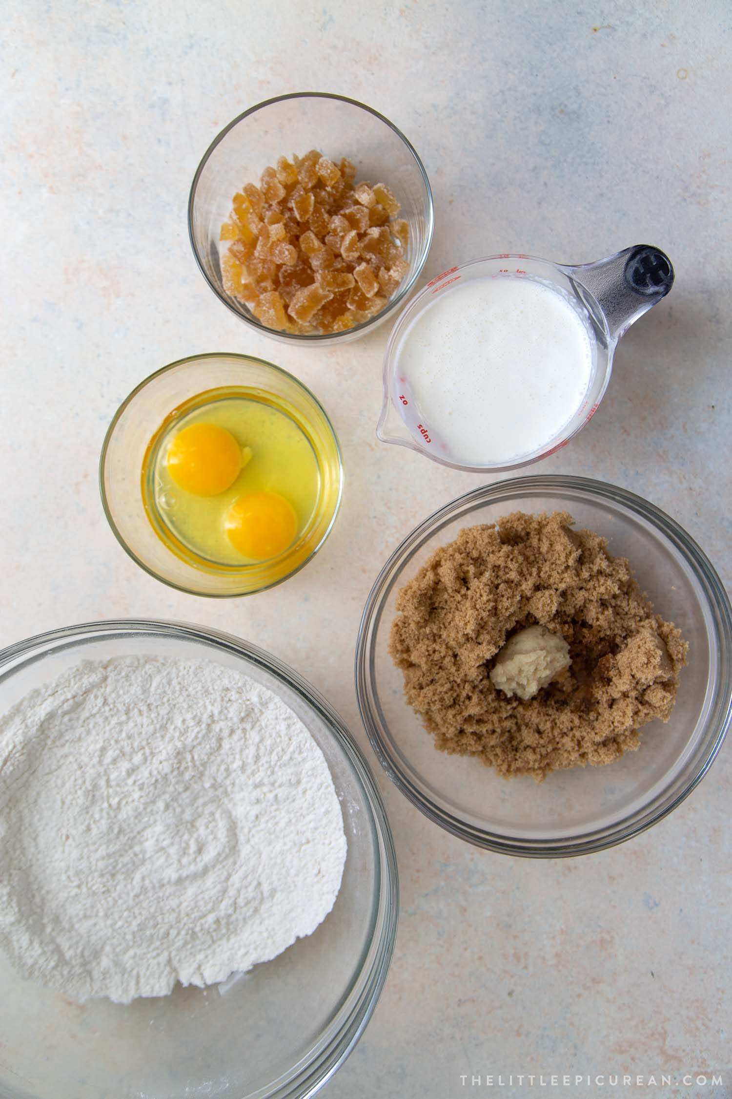 Ginger Cake Ingredients. This cake doesn't have any butter or oil. The cake is leavened by baking powder, beaten eggs, and whipped cream. 