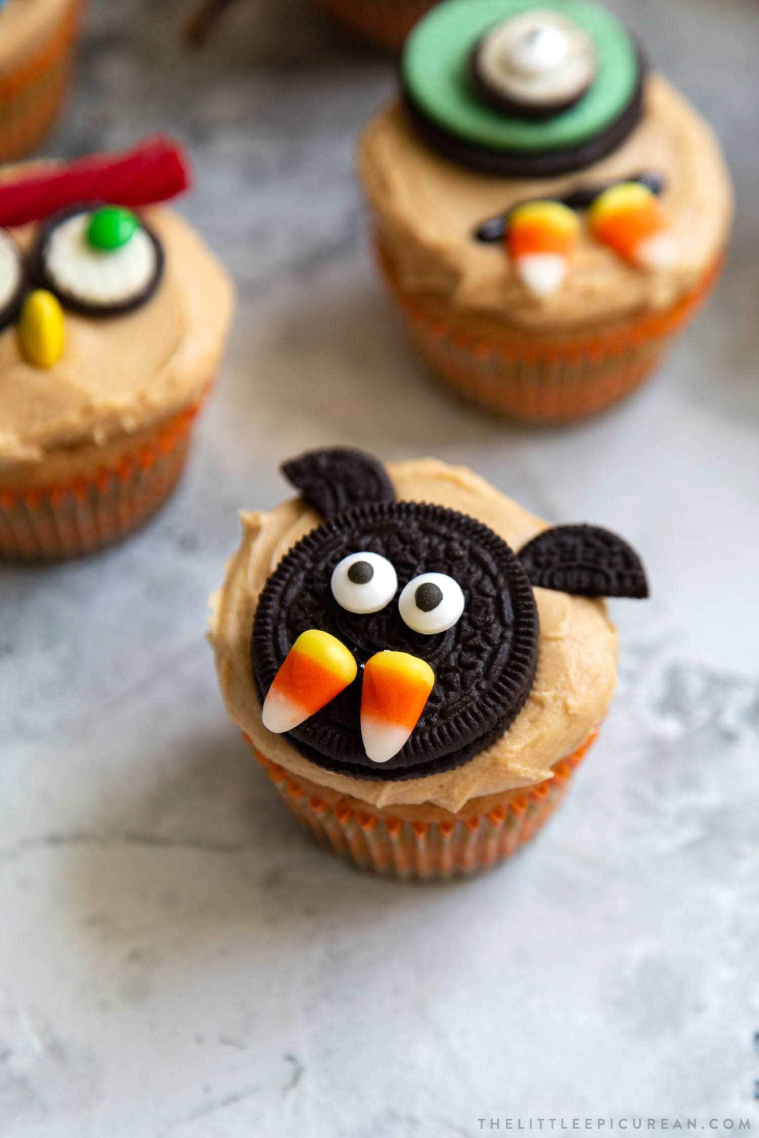 Candy Bat Halloween Cupcakes. Easy to decorate Halloween cupcakes using store-bought candies. This post contains 10 decor ideas!