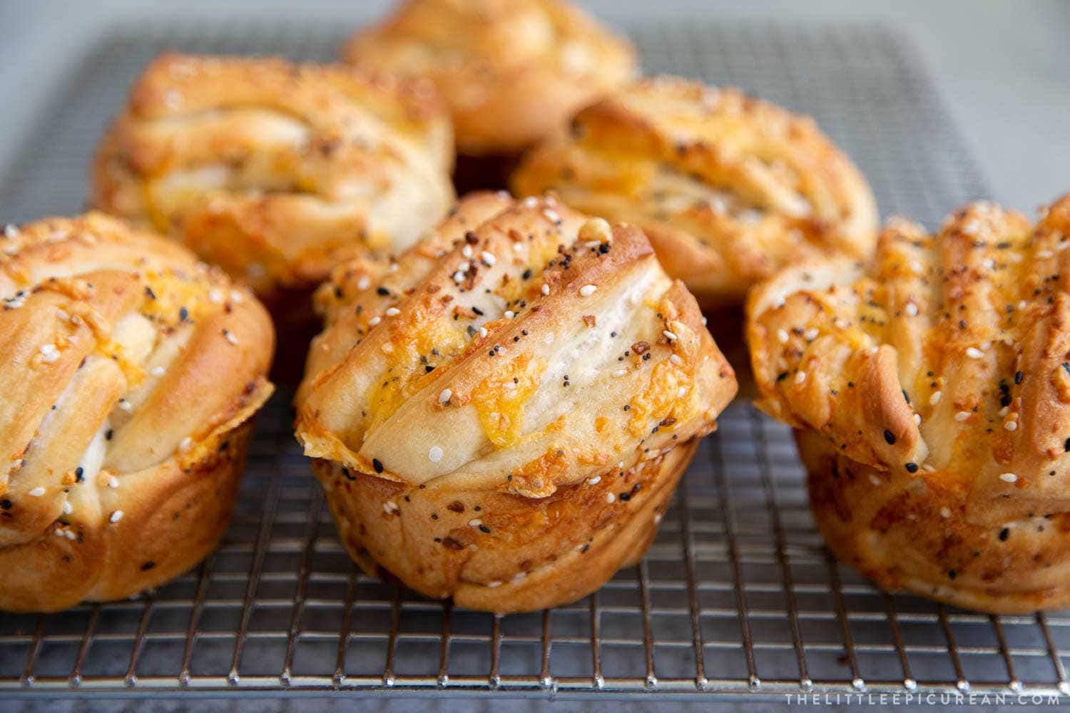 Cheddar Everything Babka Buns. Soft yeasted layered bread dough filled with shredded cheddar cheese and everything bagel seasoning mix.