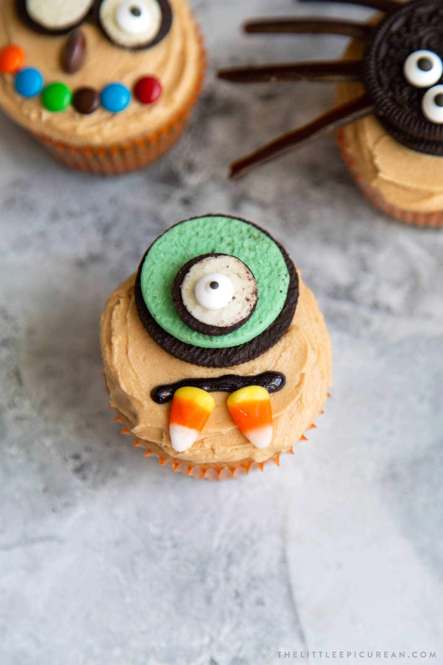 One Eyed Monster Cupcake. Easy to decorate Halloween cupcakes using store-bought candies. This post contains 10 decor ideas!