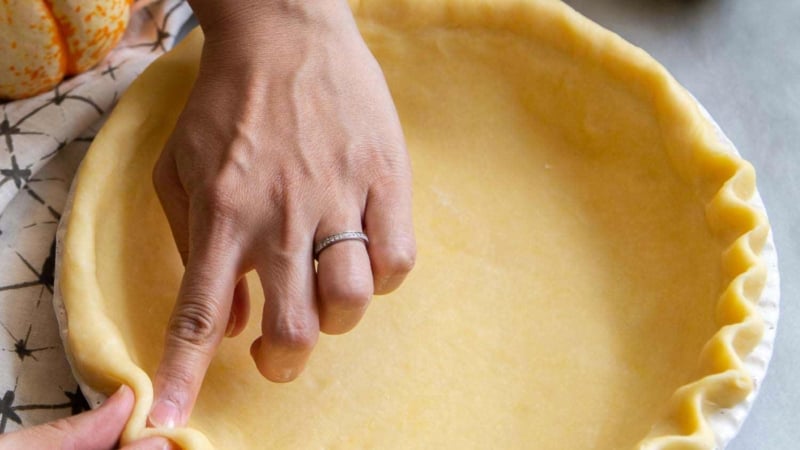 Learn how to make an all-butter pie dough. This easy and forgiving pie dough is a staple during holiday pie season! #pie #pieseason #holidaypies #allbutterpiedough #piedough