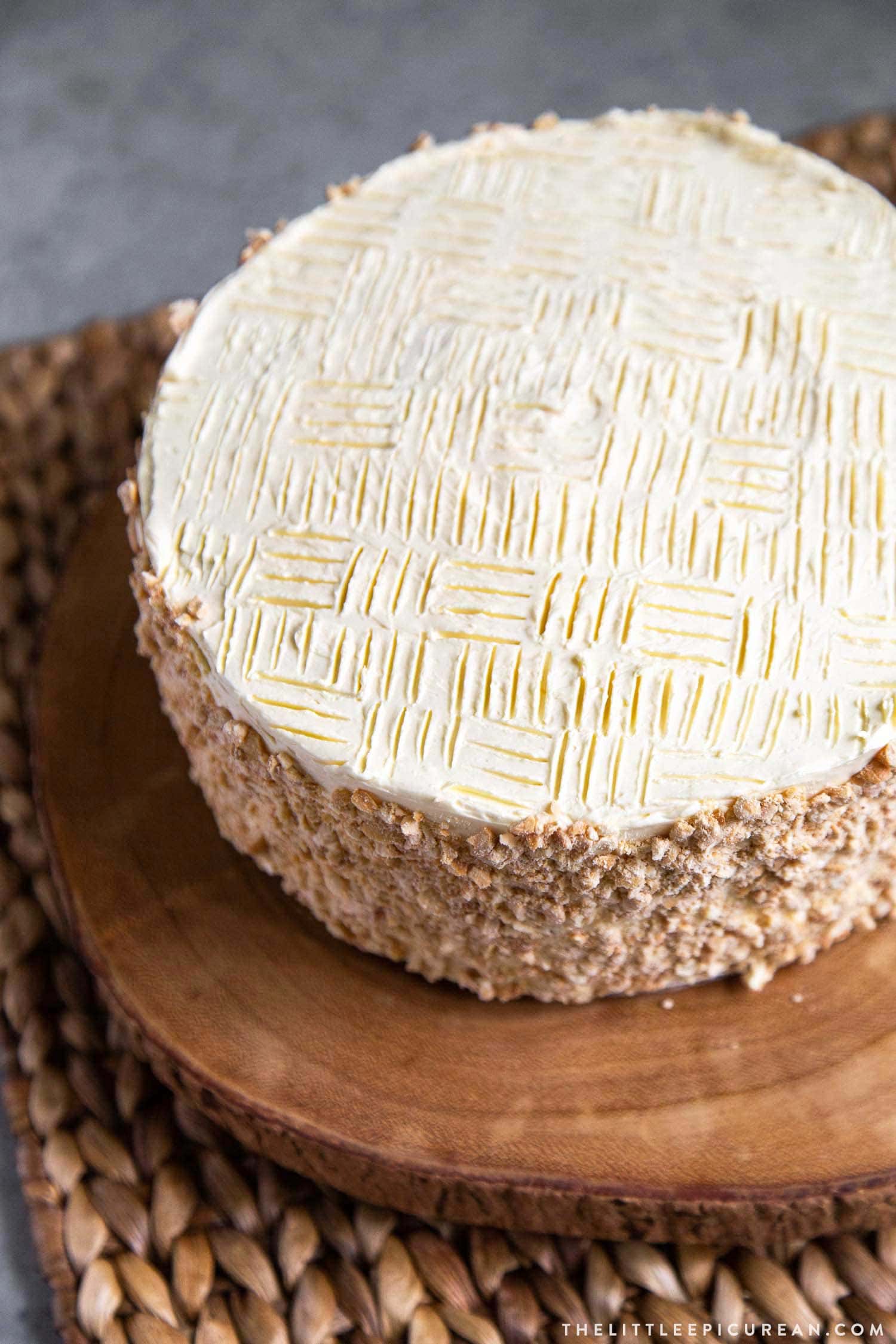 Decorate the top of Sans Rival Cake by making patterns with the tines of a fork. #sansrival #cake #filipinocake #easycakedecor #layercake #cashewcake