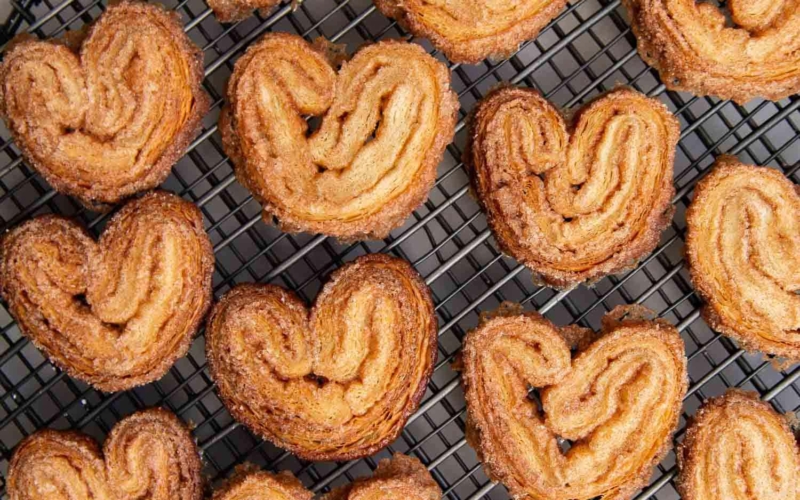 Cinnamon Sugar Palmier. These crispy mini cookies are made with puff pastry. They're super easy to assemble! #palmier #cookies #cinnamonsugar #easyrecipe #dessert