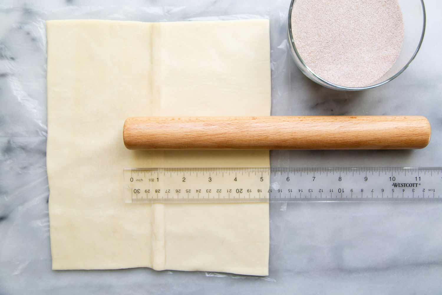 To make palmier cookies, you simply need puff pastry and sugar! 