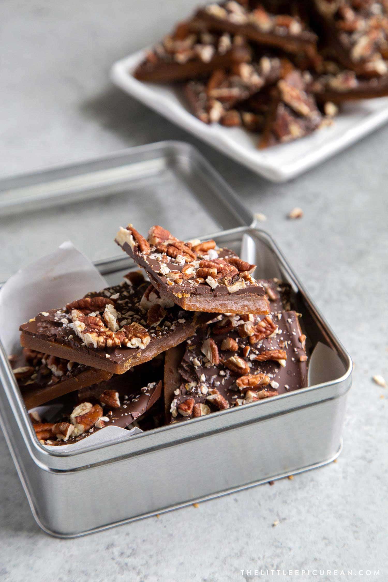 Homemade Pecan Chocolate Toffee Bark. This easy recipe is perfect for holiday gift giving. These DIY toffee candies make for great hostess gifts! #holidays #homemadegifts #DIY #homemadetoffee #toffee #toffeebark #chocolate