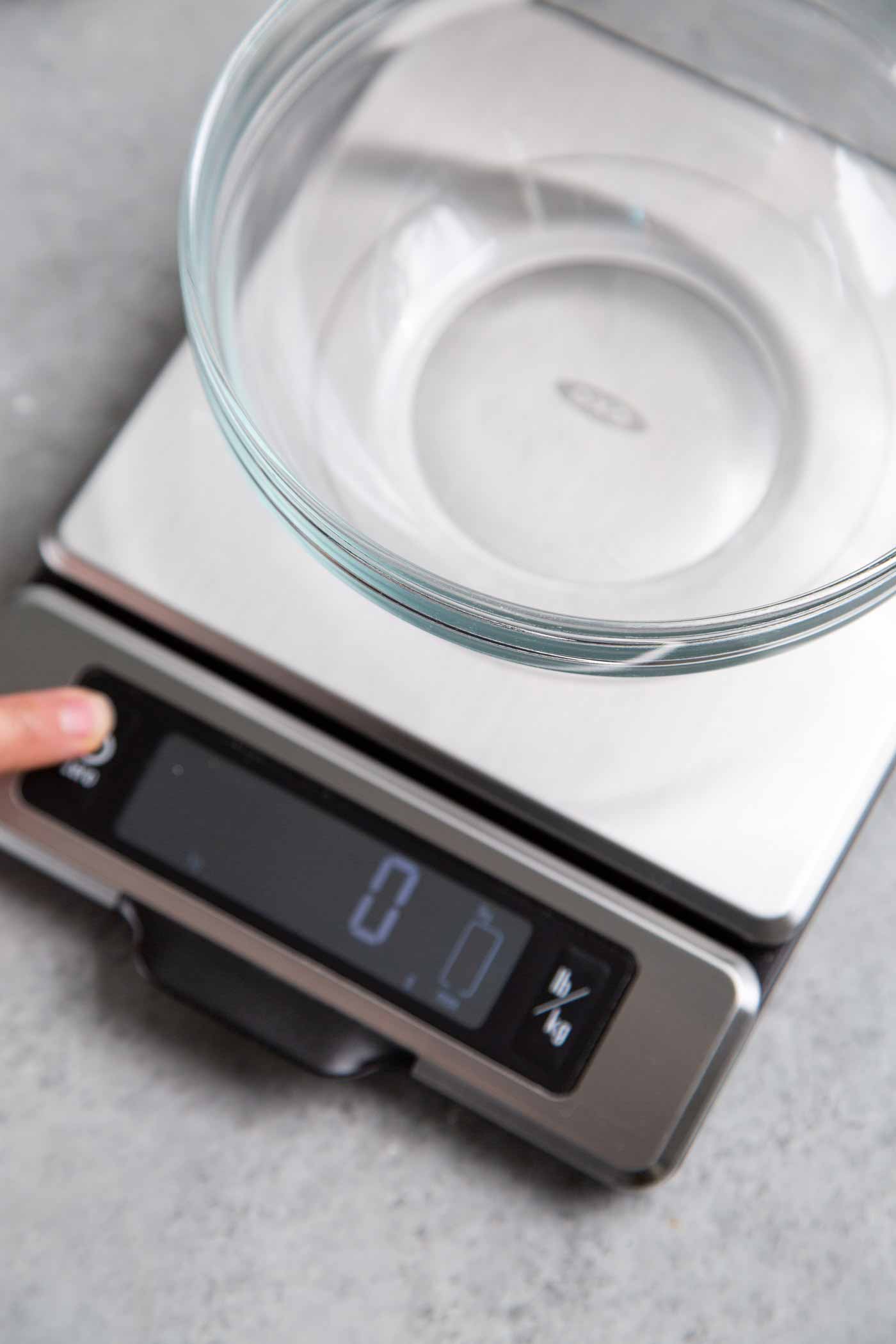 How to properly measure flour using kitchen scale