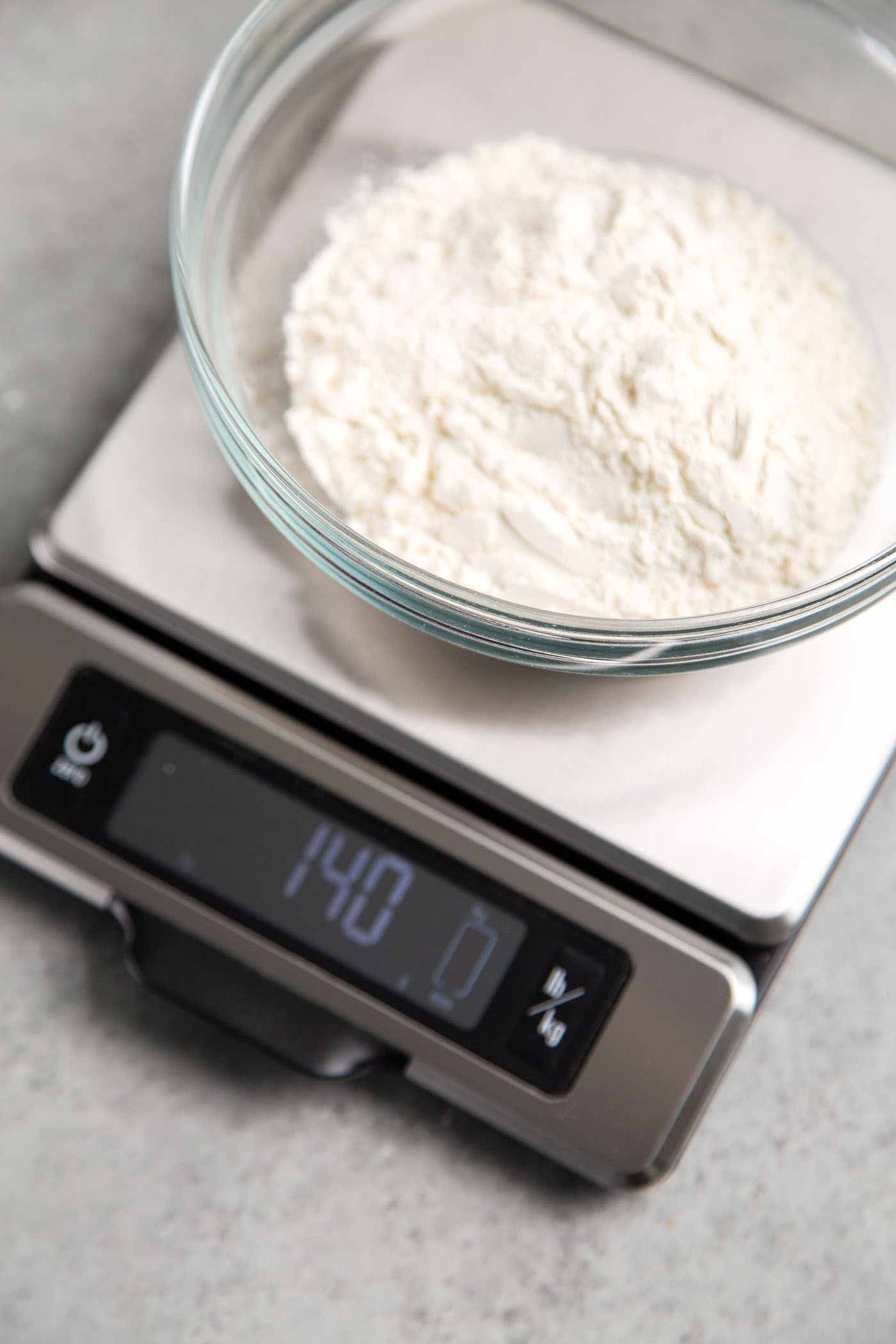 How to properly measure flour using kitchen scale