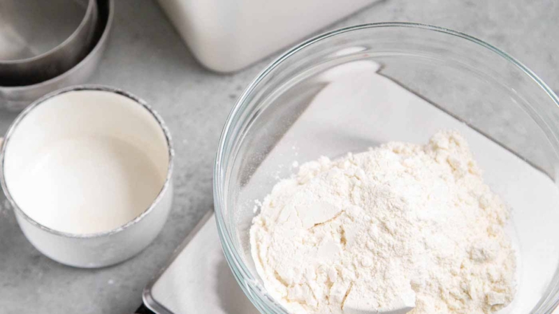 How to properly measure flour using kitchen scale