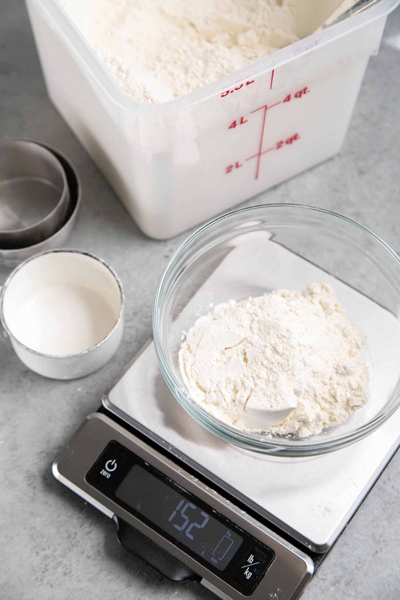 How to properly measure flour using kitchen scale