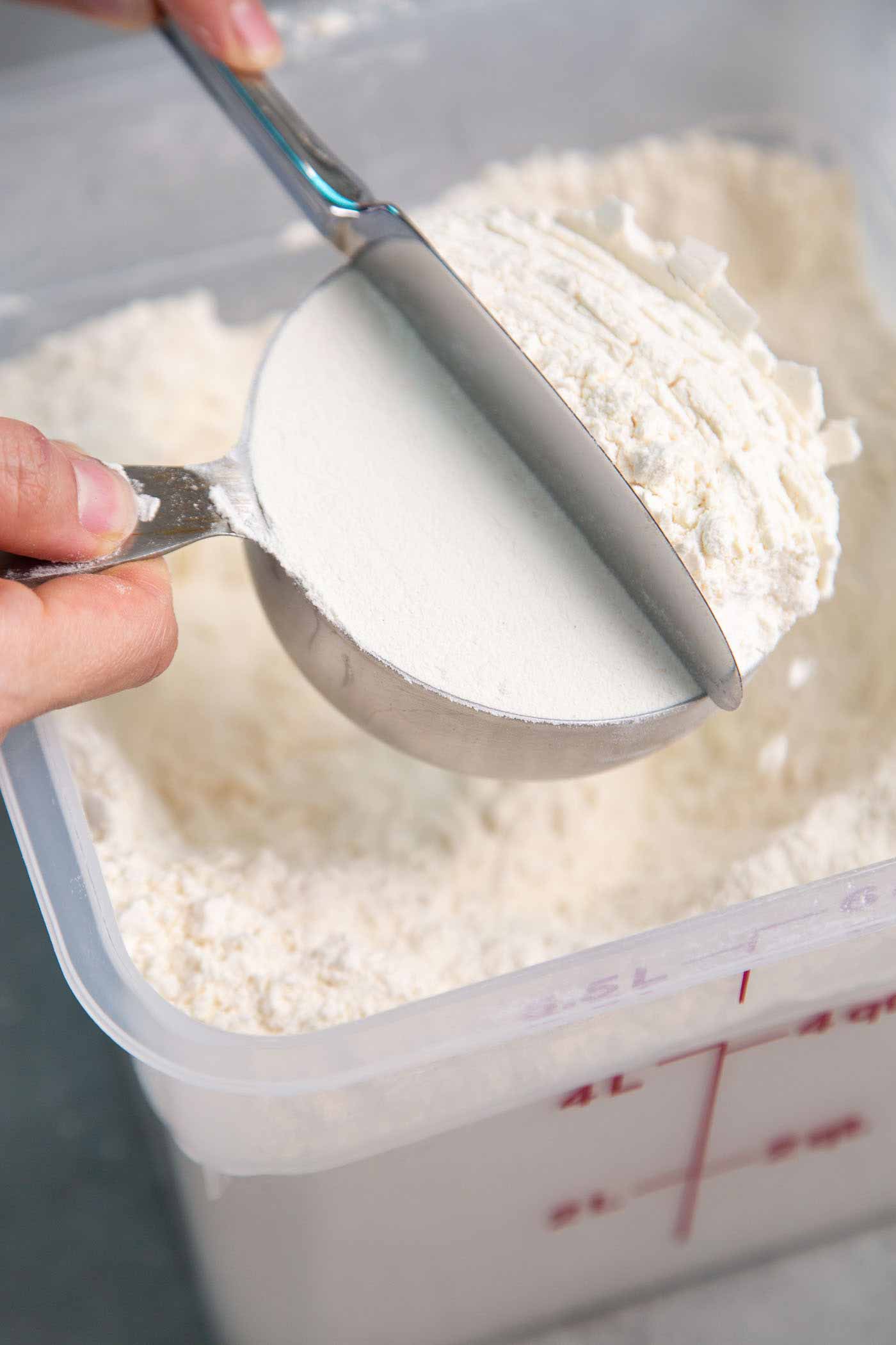 How to measure flour