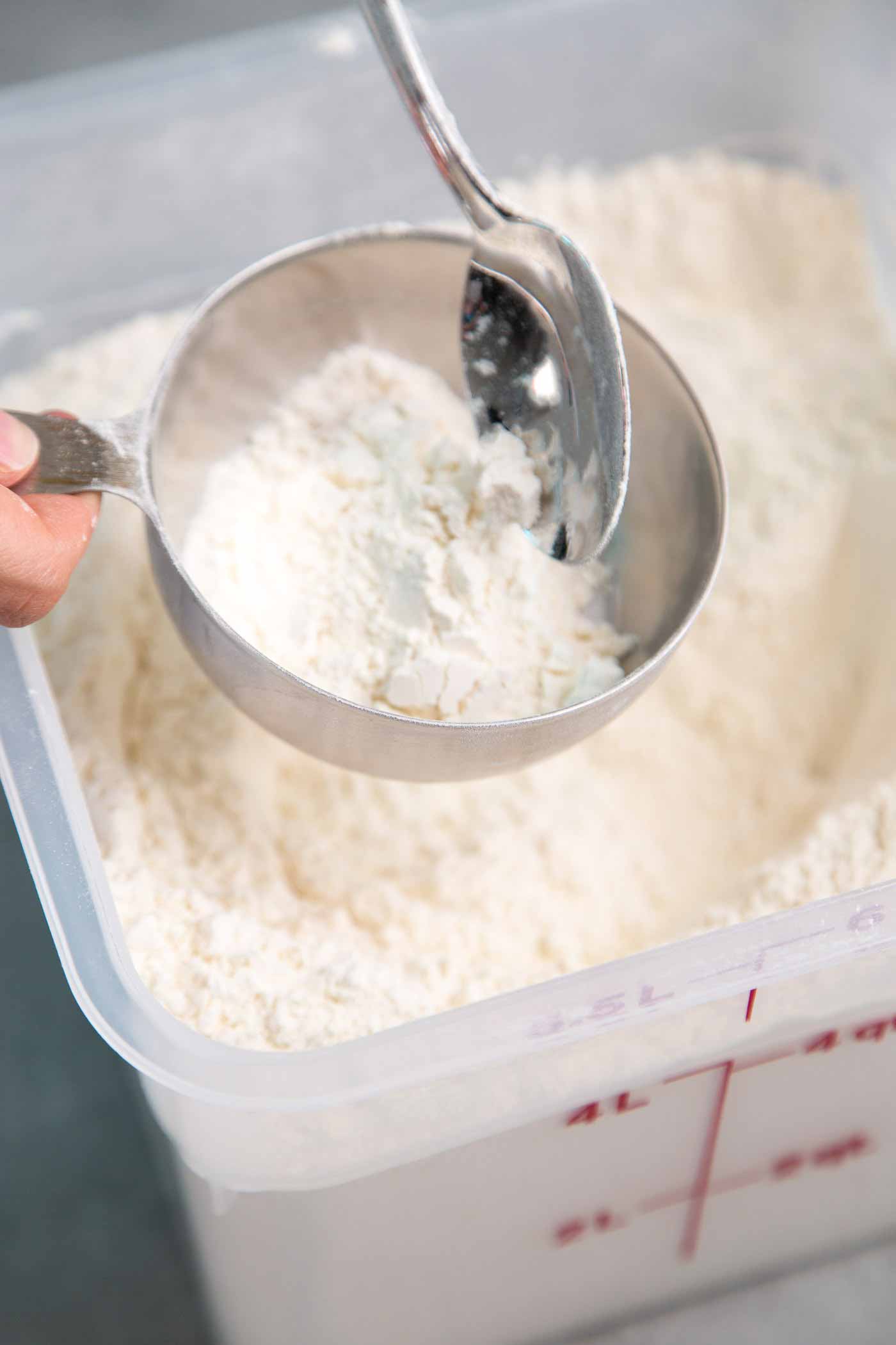 How to Measure Flour (without a scale!)