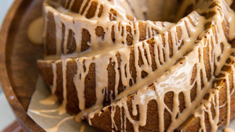 Glazed Pumpkin Bundt Cake