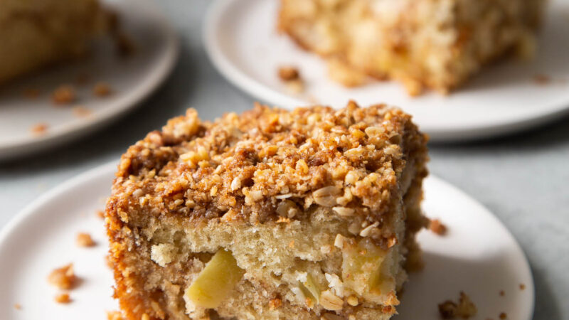 apple coffee cake slice with crumble topping