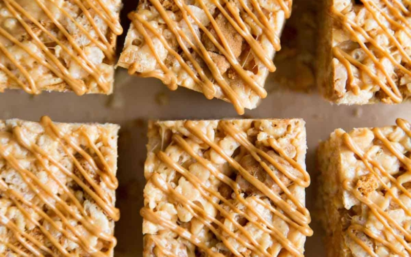 Biscoff Rice Krispies Treats Squares drizzled with melted cookie butter.