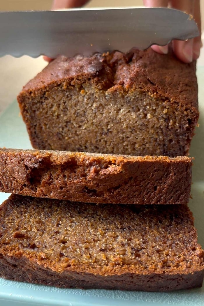 use serrated knife to slice mochi banana bread.