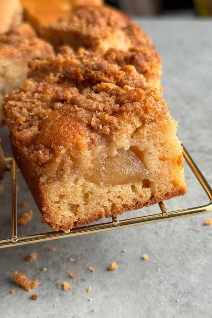 close up of apple pie butter mochi cake slice with graham cracker crumb topping. 