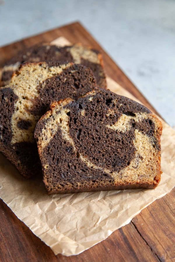 close up of roasted green tea hojicha marbled banana bread.